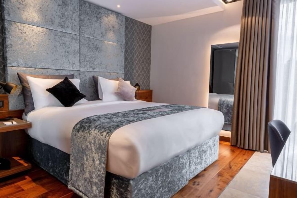 Ropa de cama de alta calidad y minibar