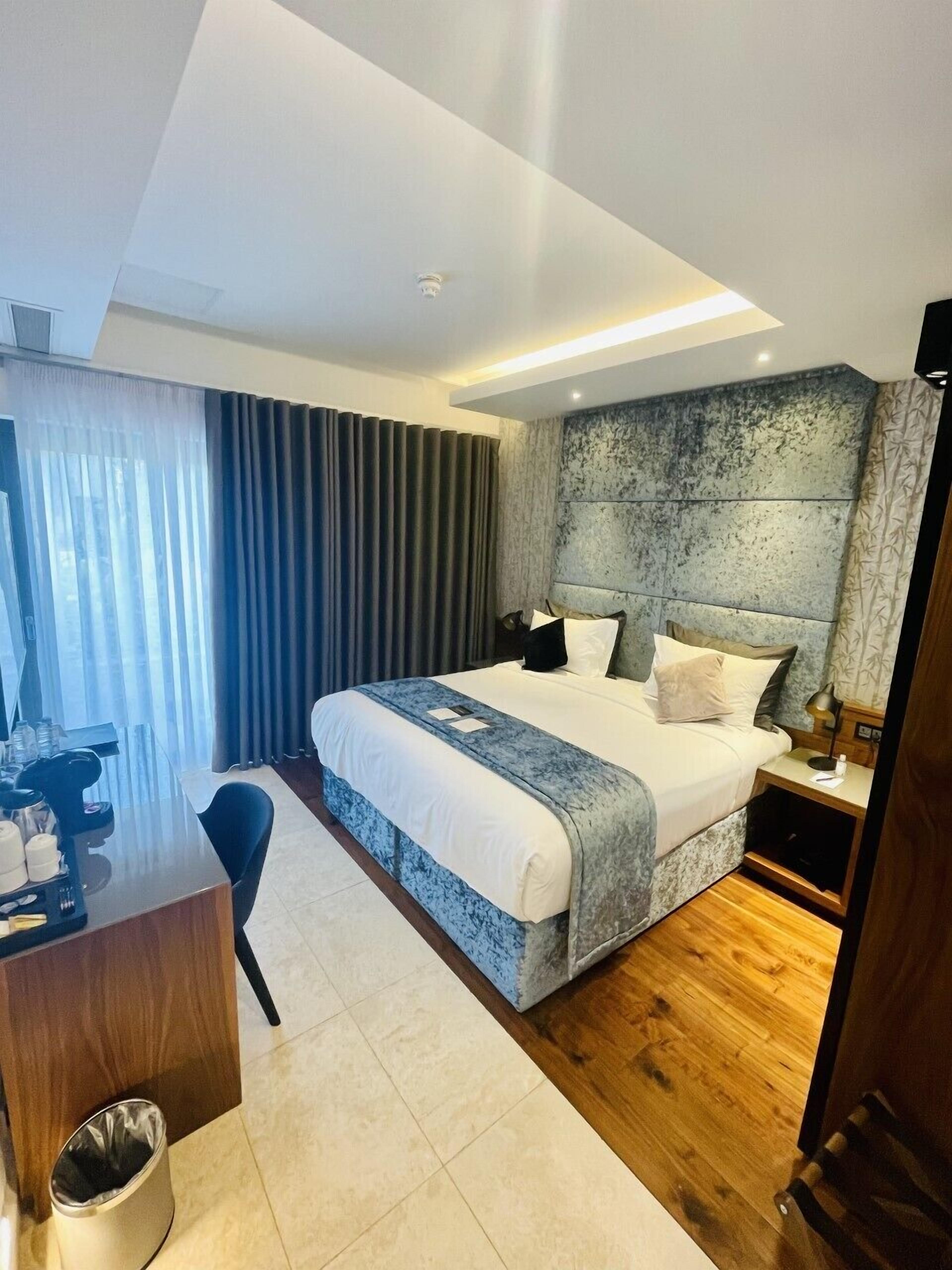 superior double or twin room, garden view | 1 bedroom, premium bedding, minibar, in-room safe