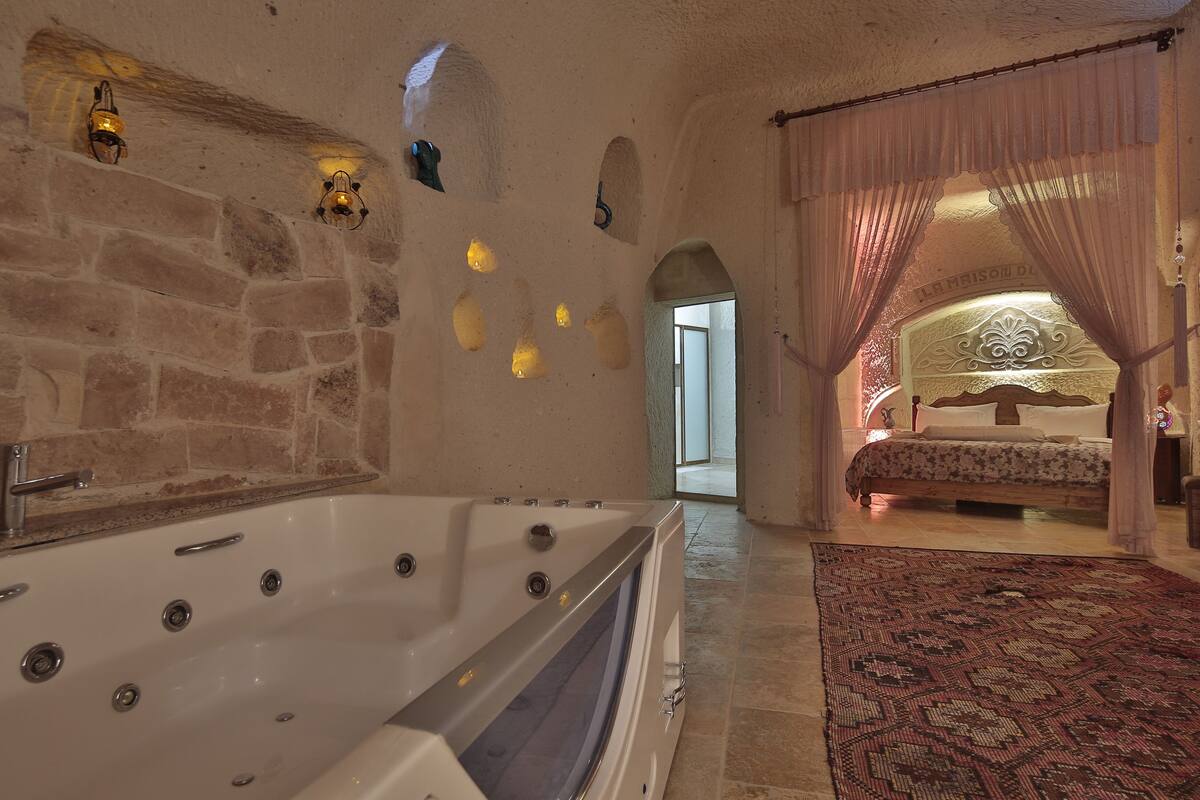honeymoon suite | 1 bedroom, premium bedding, desk, soundproofing
