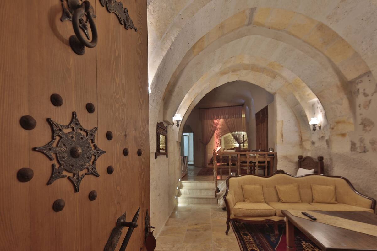 honeymoon suite | 1 bedroom, premium bedding, desk, soundproofing