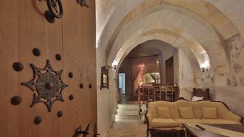 Honeymoon Suite | 1 bedroom, premium bedding, desk, laptop workspace