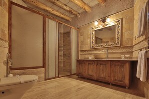Deluxe Room | Bilik Mandi | Pengering rambut, selipar, tuala disediakan, sabun 