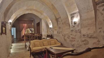 Suite Lune de Miel | 1 chambre, literie de qualité supérieure, bureau