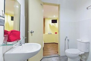 ห้องพรีเมียมดับเบิล, เตียงควีนไซส์ 1 เตียง | ห้องน้ำ | ฝักบัว, เรนชาวเวอร์, ของใช้ในห้องน้ำฟรี, ไดร์เป่าผม (มีให้บริการตามคำขอ)