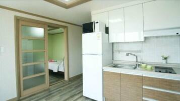 15 PY | Private kitchenette