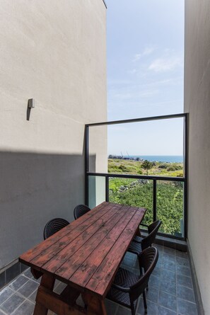 واي فاي مجانًا وملاءات أسرّة