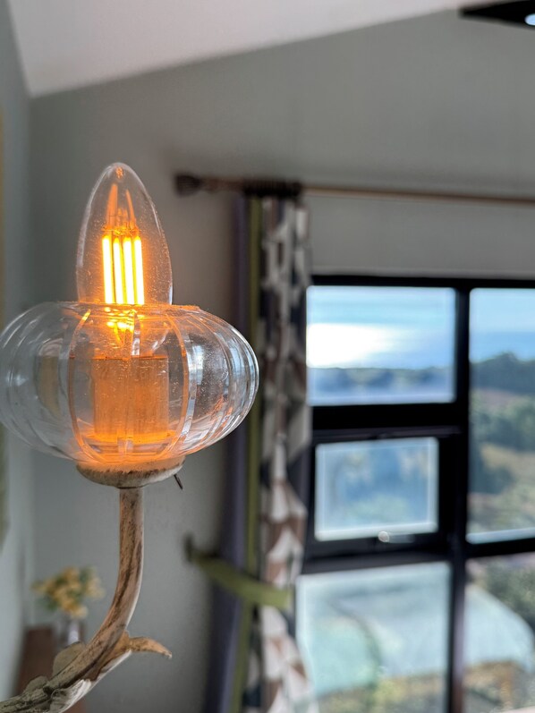 A clear view of a room with a window overlooking a landscape. - Stay In Jeju (Seogwipo-si)