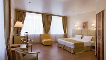 Estudio (Treatment included) | Minibar, tabla de planchar con plancha, wifi gratis y ropa de cama