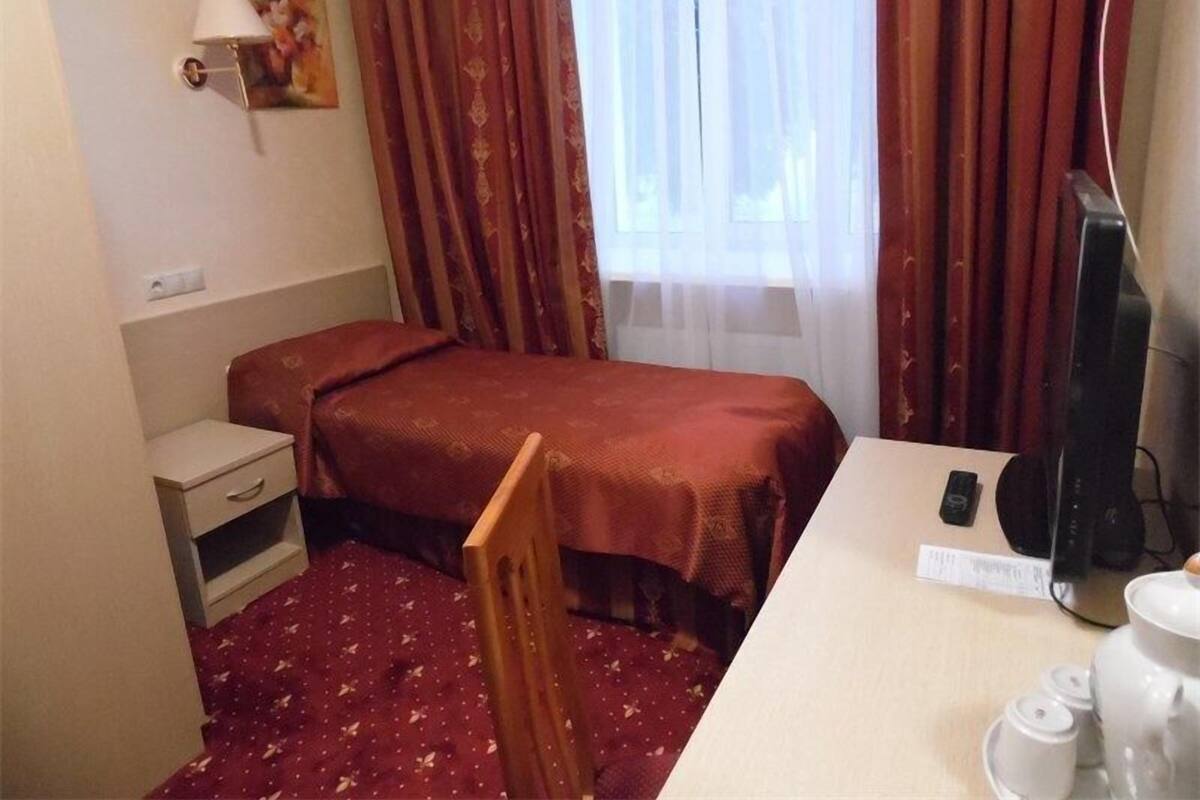 Studio, Pool Access | Minibar, iron/ironing board, free WiFi, bed sheets