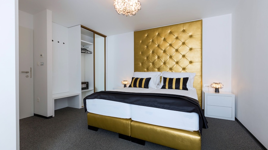 B Gold Luxury Rooms
