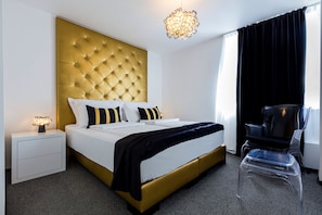 Minibar, in-room safe, desk, blackout drapes - B Gold Luxury Rooms (Split)