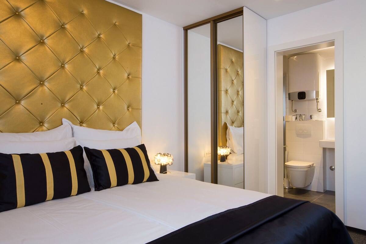 Minibar, in-room safe, desk, blackout drapes