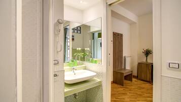 Double or Twin Room | Bathroom sink