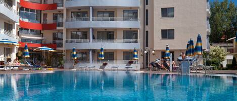 Alberca al aire libre por temporada