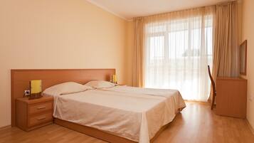 Desk, iron/ironing board, WiFi