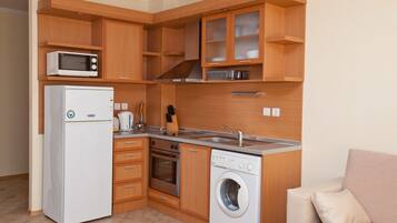 Refrigerador y utensilios de cocina