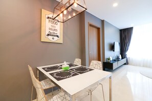 2 Bedroom Superior Suites | In-room dining