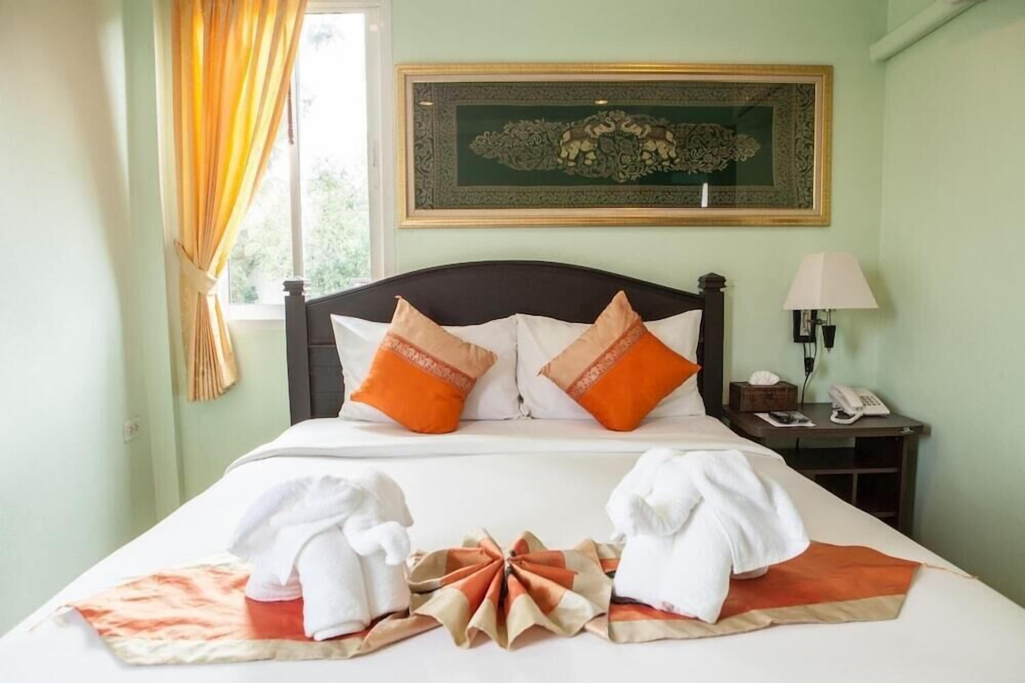 In-room safe, desk, rollaway beds, free WiFi