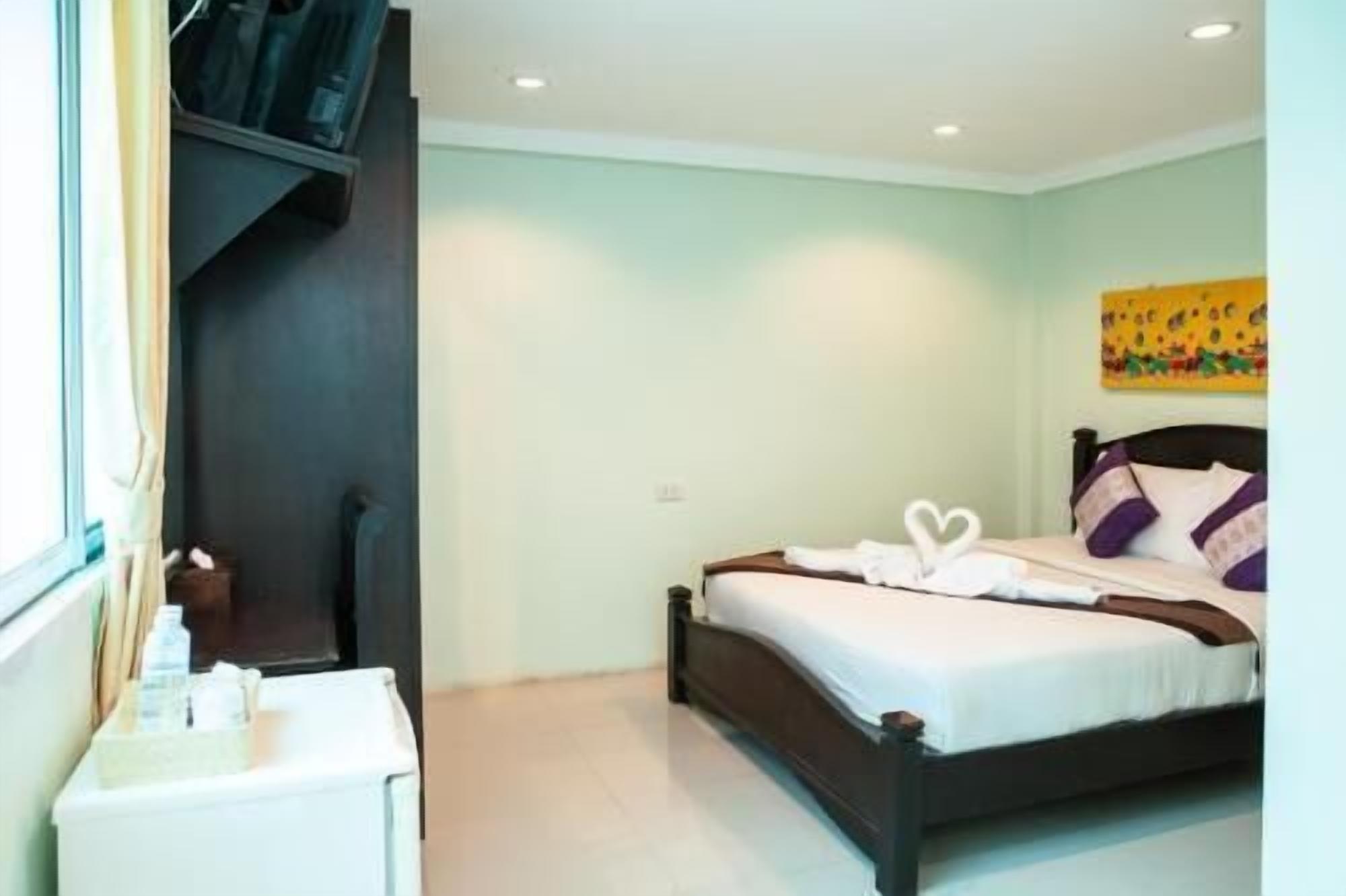 In-room safe, desk, rollaway beds, free WiFi