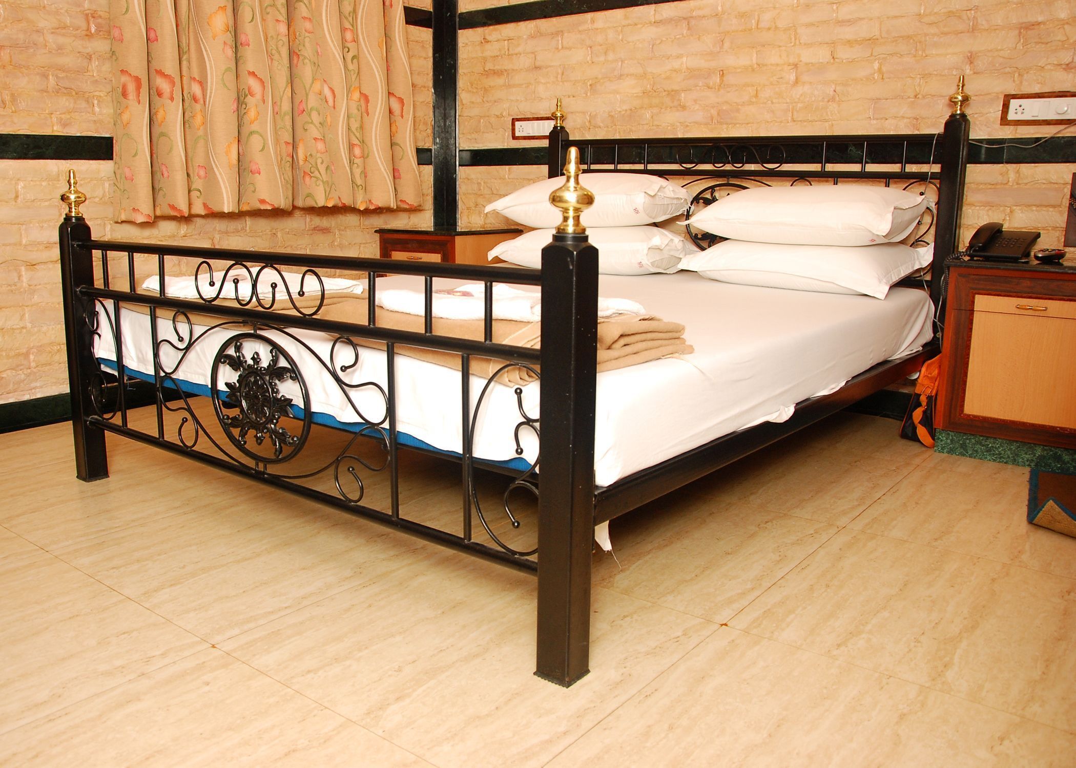 Desk, free WiFi, bed sheets