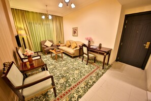 Appartement Standard, 1 chambre (1 Double Bed) | Salle de séjour | Télévision LED de 40 pouces avec chaînes par satellite, télévision