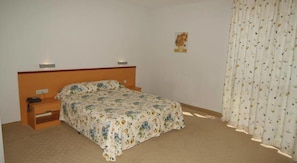Minibar, desk, cots/infant beds, free WiFi