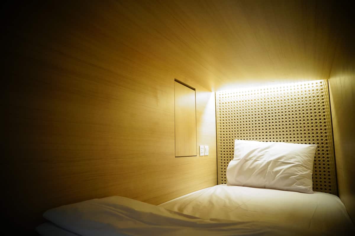 Caja de seguridad en la habitación, escritorio y cortinas blackout