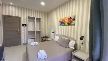 Comfort-Doppelzimmer | Individuell dekoriert, individuell eingerichtet, Schreibtisch