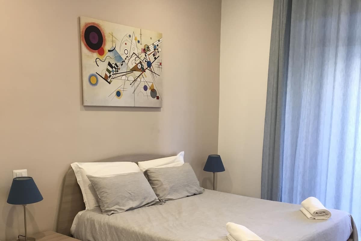 Chambre Triple Deluxe | Décoration personnalisée, ameublement personnalisé, bureau