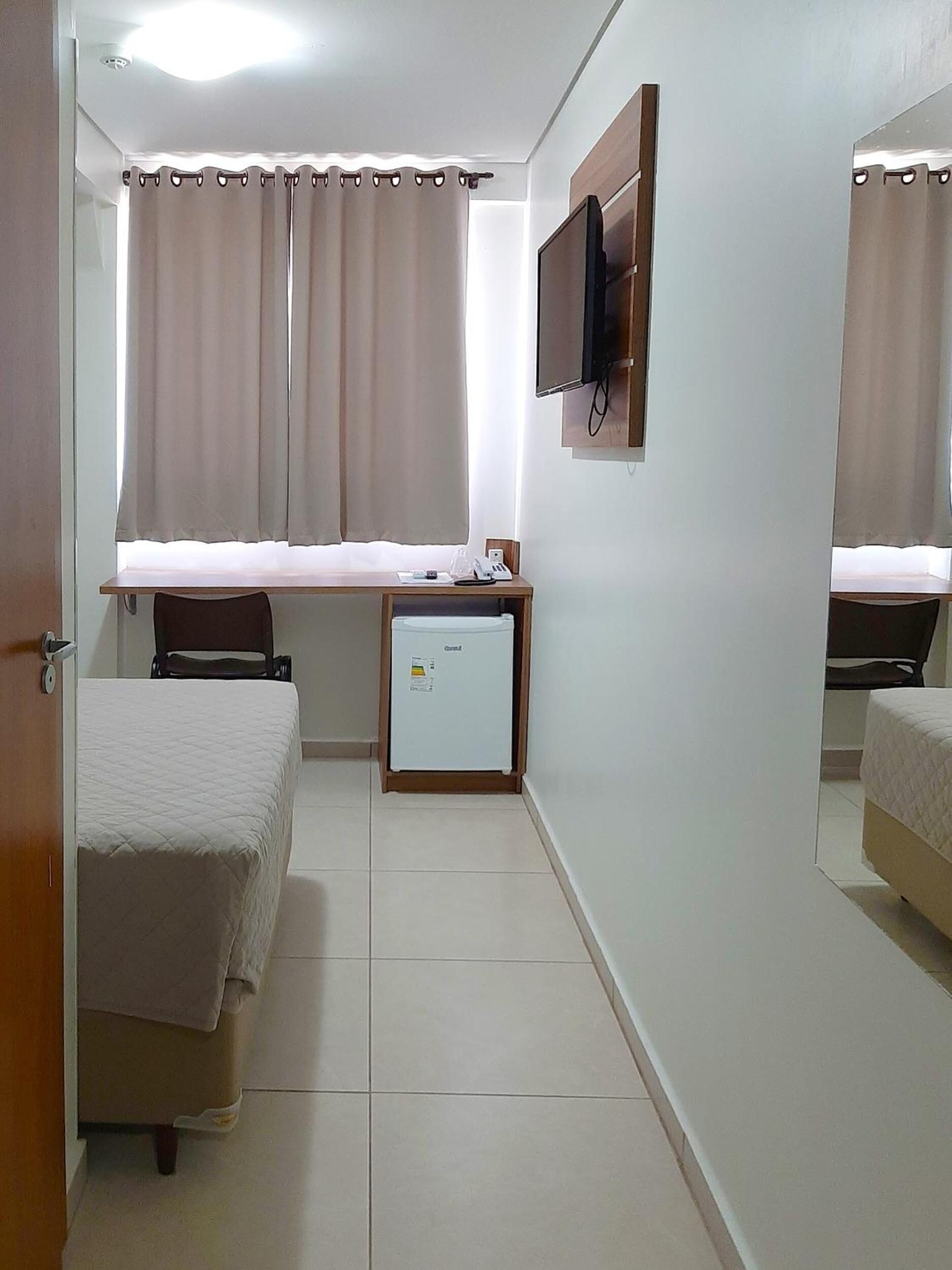 Minibar, escritorio, cortinas blackout y sistema de insonorización 