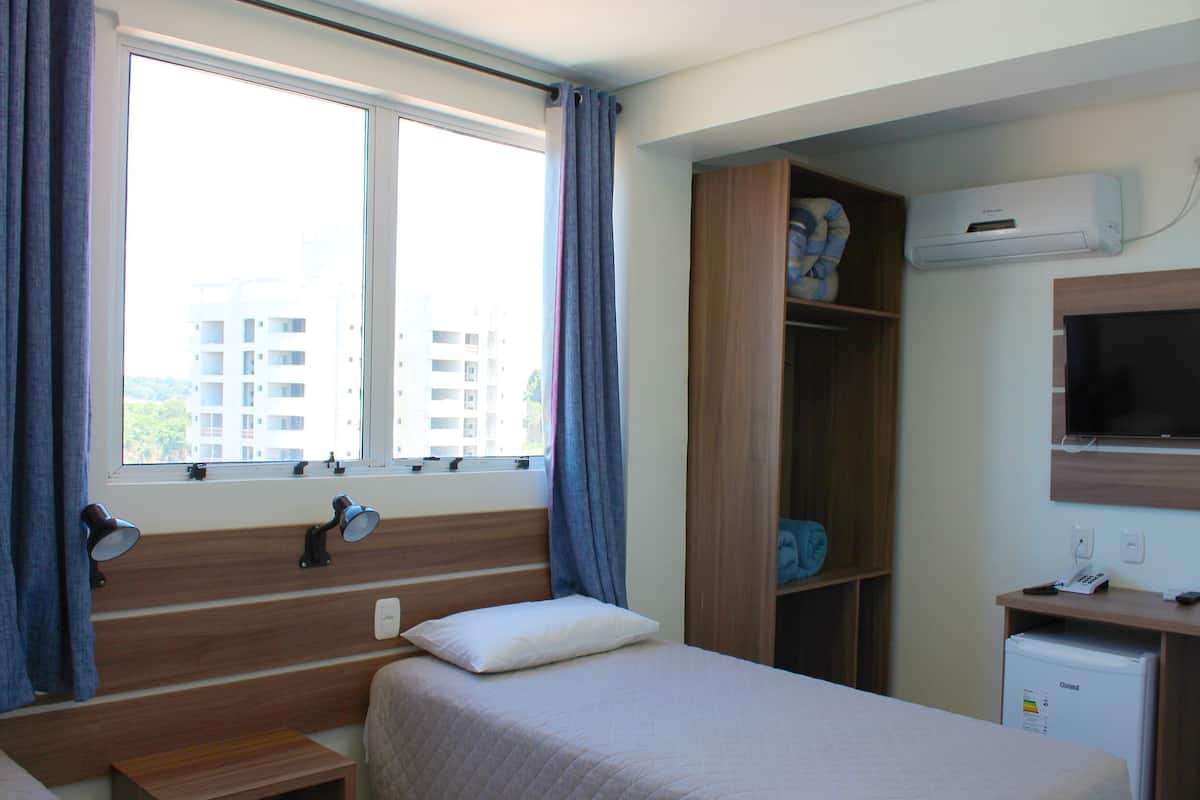 deluxe twin room | 1 bedroom, minibar, desk, blackout curtains