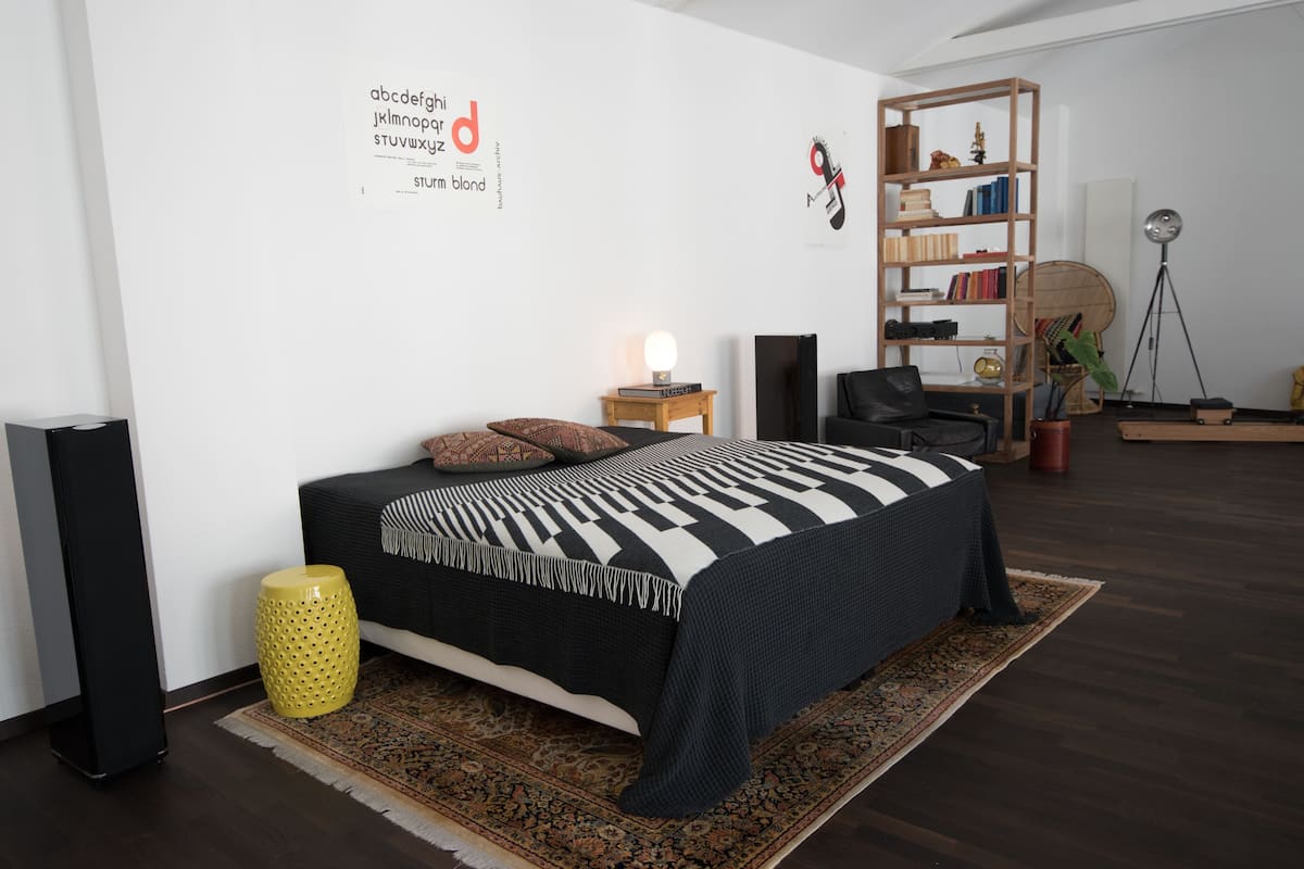 Ropa de cama de alta calidad, minibar y escritorio
