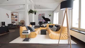 Loft, Balkon | Wohnbereich | Flachbildfernseher, Pay-TV