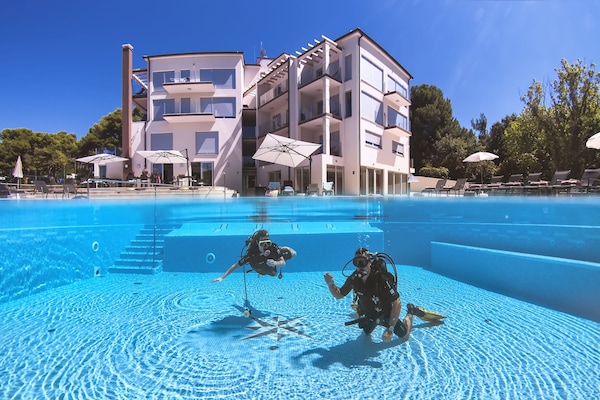 Seasonal outdoor pool, open 7:00 AM to 10:00 PM, pool loungers