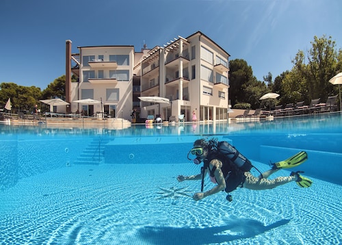 Premantura Resort - Hotel & Restaurant