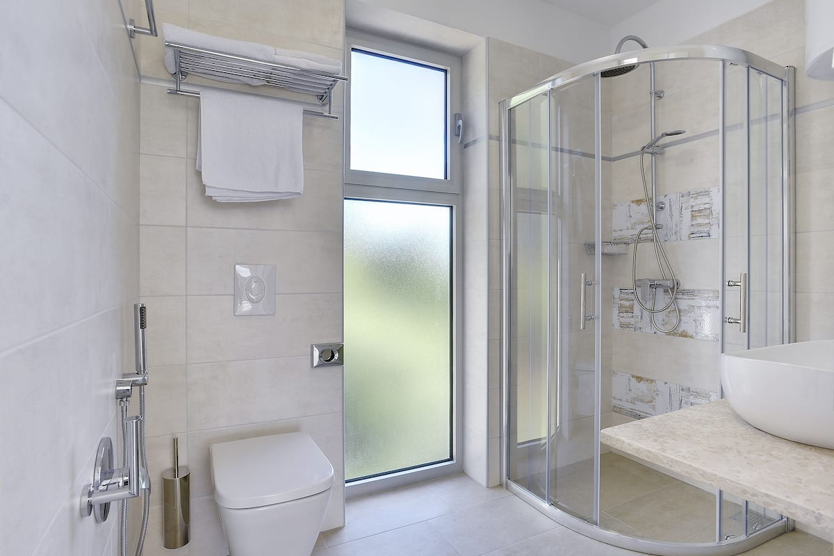 shower, free toiletries, hair dryer, slippers