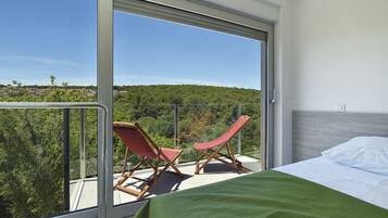 Minibar, värdeförvaringsskåp på rummet, skrivbord och gratis wi-fi