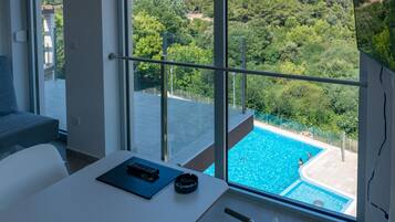 Suite, 2 Bedrooms, Balcony