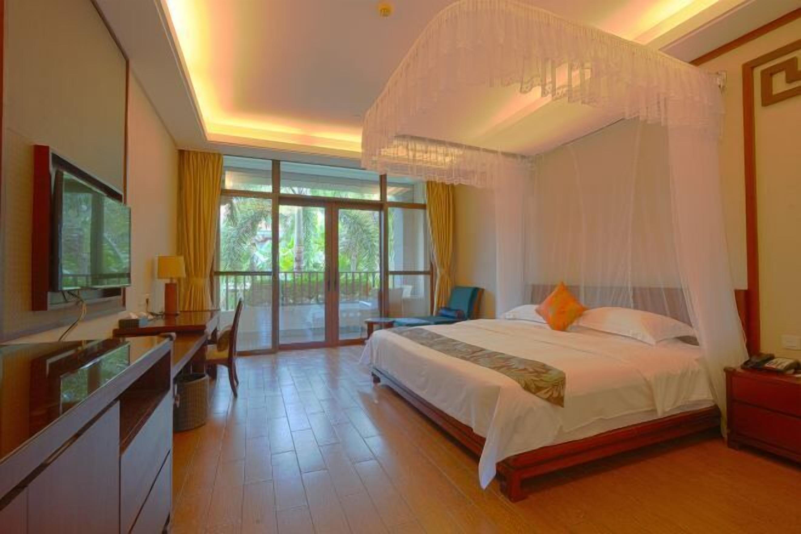 Premium bedding, minibar, in-room safe, desk