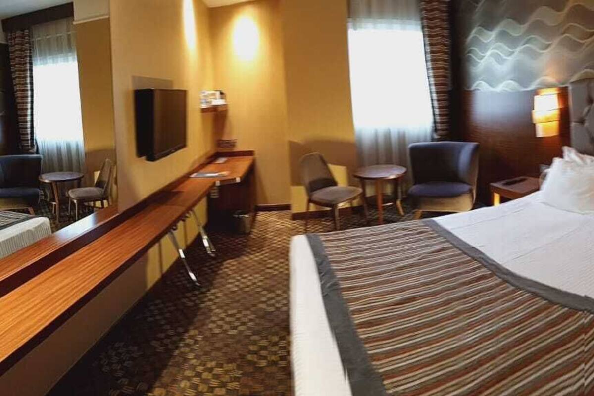 Minibar, két bảo mật tại phòng, bàn, phòng cách âm
