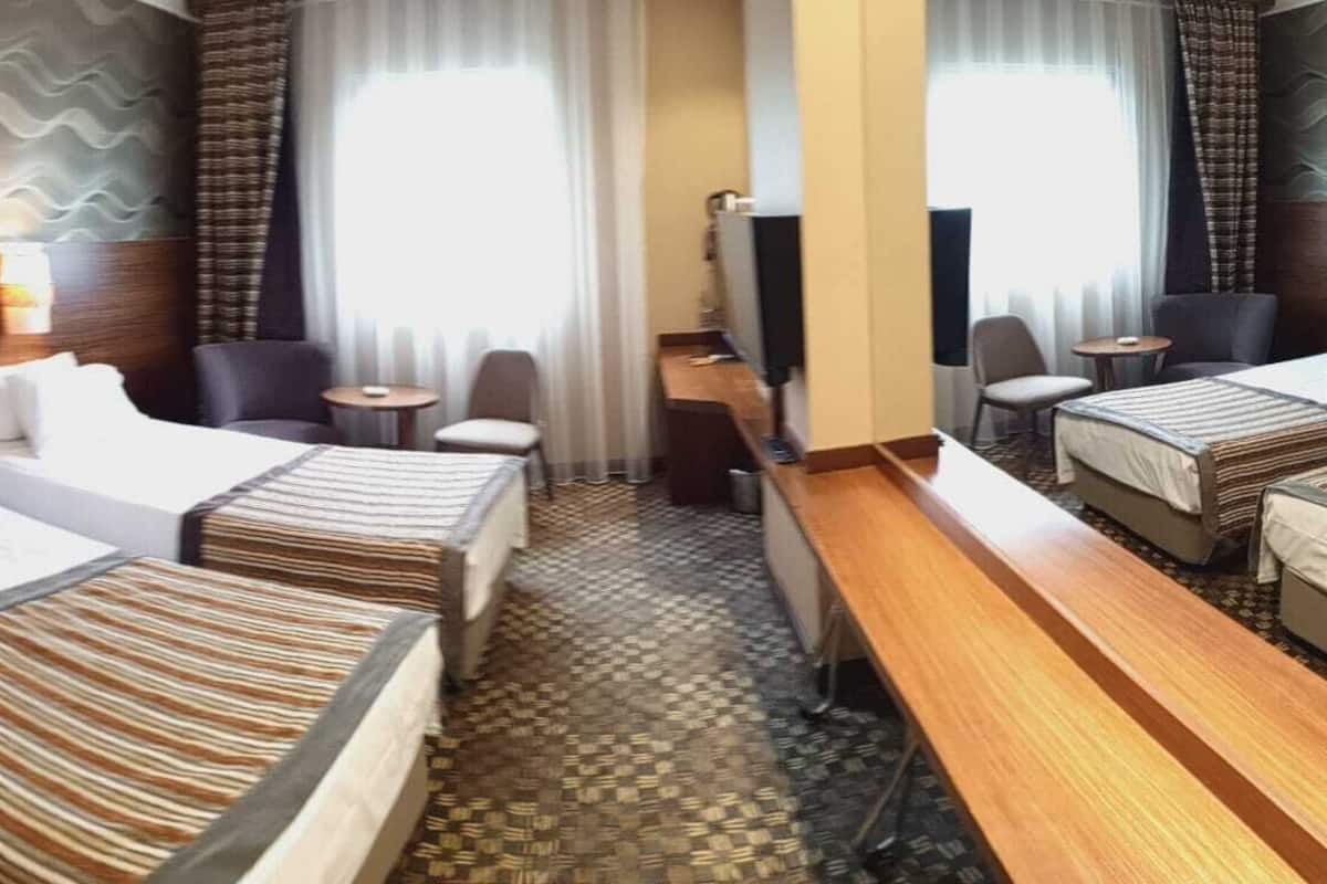 Kamar Double Standar, 2 Tempat Tidur Twin | 1 kamar tidur, minibar, brankas, dan meja kerja