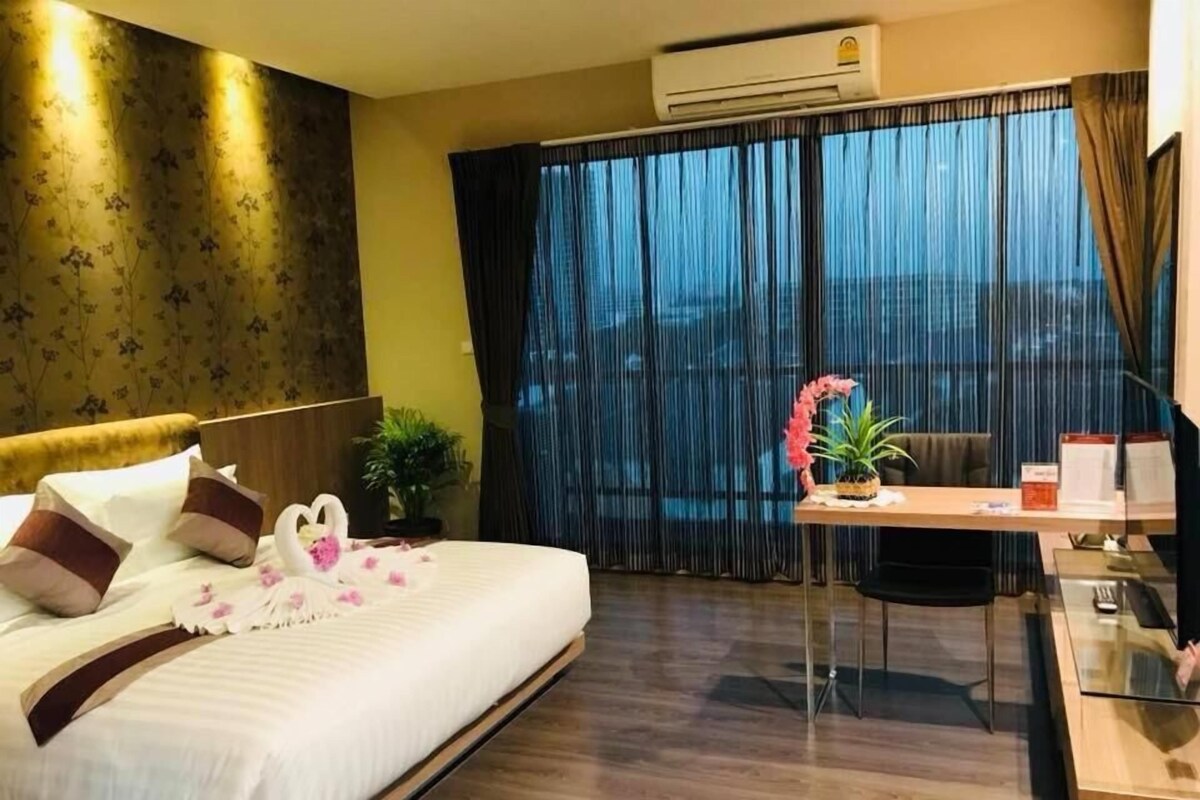 Minibar, soundproofing, WiFi (free)