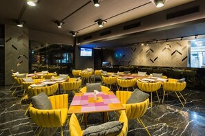 Breakfast, lunch and dinner served - Ton Aoi Grand Hotel (Hat Yai)