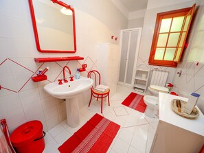 Apartment, 3 Schlafzimmer | Badezimmer | Dusche, kostenlose Toilettenartikel, Haartrockner, Handtücher