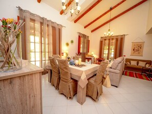 Apartment, 3 Bedrooms | In-room dining - Villa Le Magnolie (Cefalù)