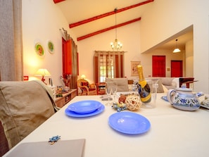 Apartment, 3 Bedrooms | In-room dining - Villa Le Magnolie (Cefalù)