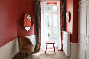 Double Room (Erik Satie) | Premium bedding, pillowtop beds, minibar, in-room safe - Maison Lepic (Paris)