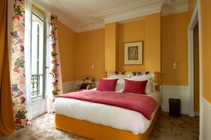 Double Room (Jacques Prévert) | Premium bedding, pillowtop beds, minibar, in-room safe - Maison Lepic (Paris)