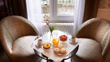 Free daily continental breakfast