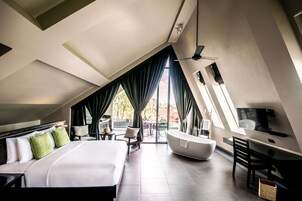 Presidential Suite-Free Pick Up | Premium bedding, in-room safe, individually decorated